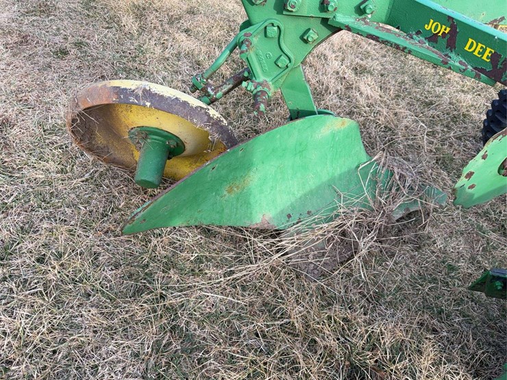 john-deere-pull-type-no.-44-two-bottom-plow-image-17