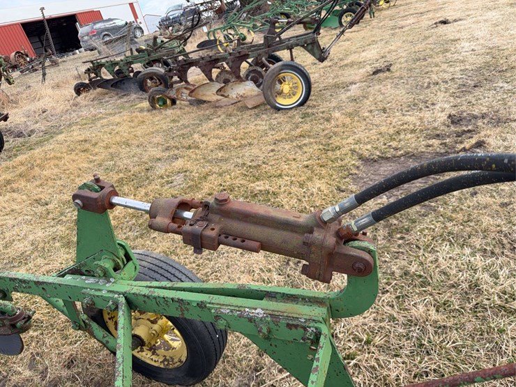 john-deere-pull-type-three-bottom-plow-image-12