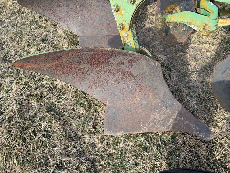 john-deere-pull-type-three-bottom-plow-image-19
