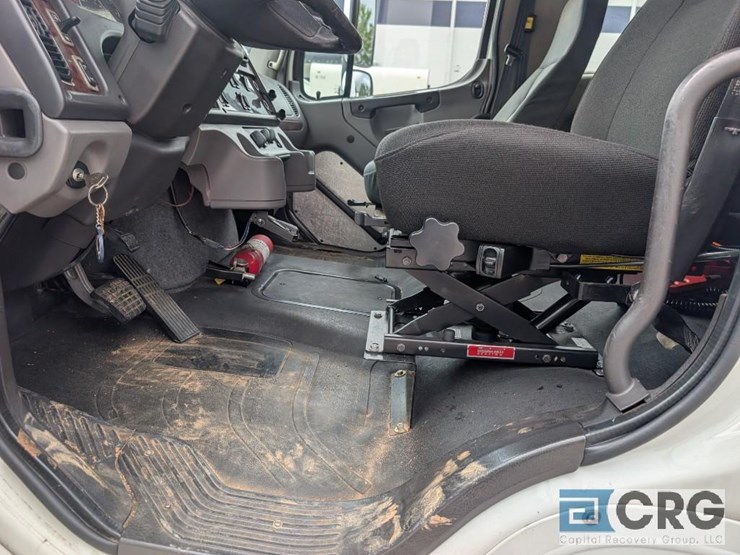 2012-freightliner-m2-stakebed-truck-image-5