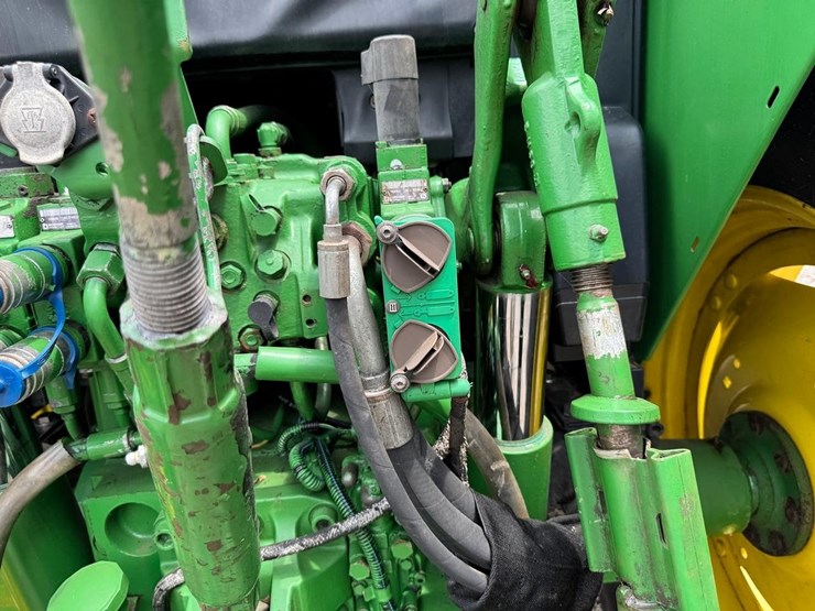 2010-john-deere-6430-image-16