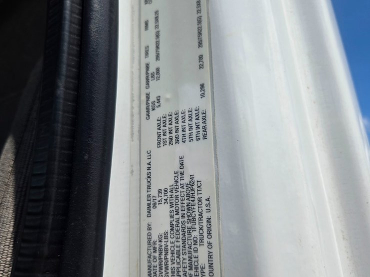 2018-freightliner-m2-106-image-41