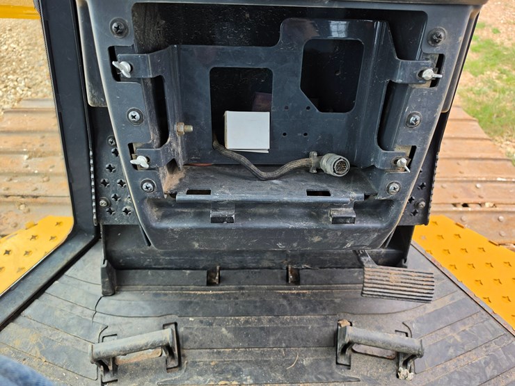 2015-deere-700k-image-48
