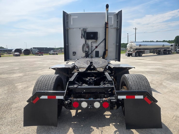 2019-kenworth-t680-image-11