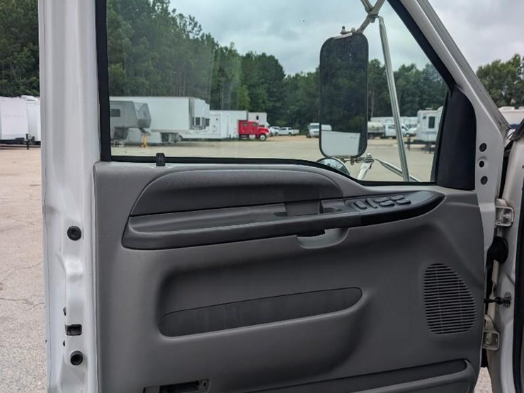 2010-ford-f650-image-23