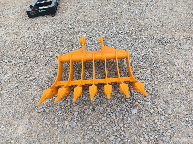 #l75-050-•-future-32"-rake-excavator-attachment-image-2