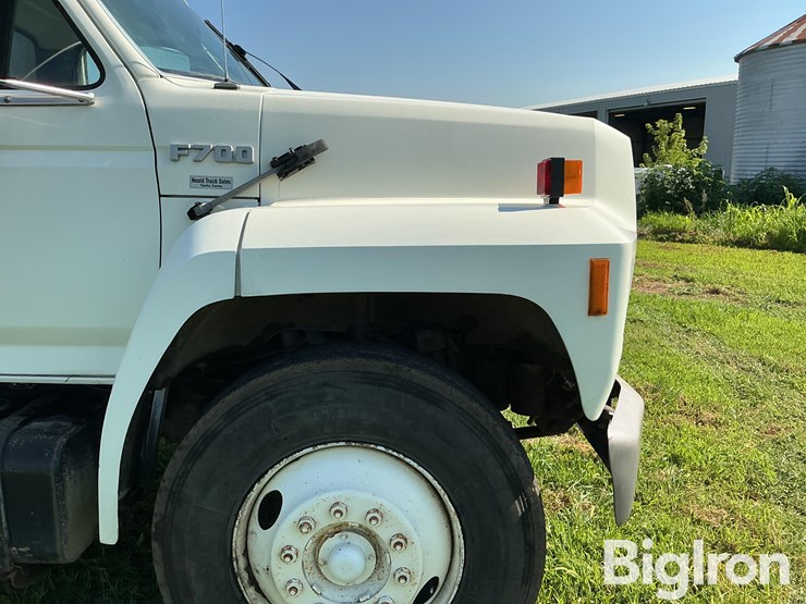 1993-ford-f700-image-17