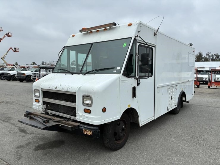 2002-workhorse-p42-image-1