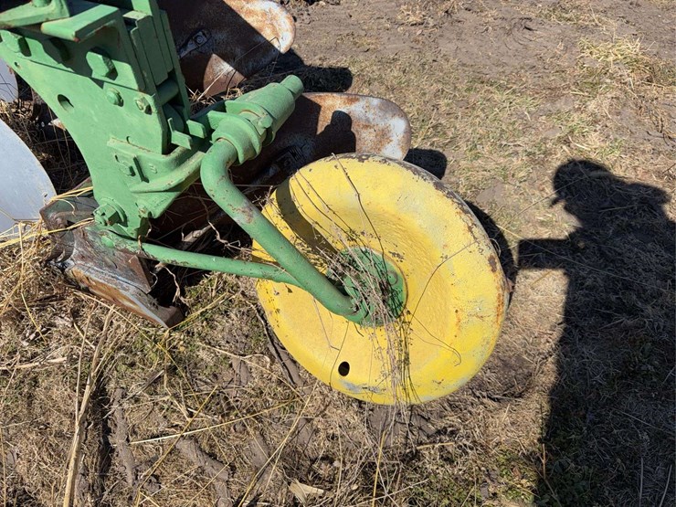 john-deere-three-point-two-bottom-plow-image-16
