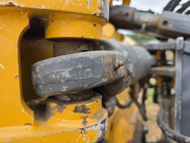 2015-deere-700k-image-104
