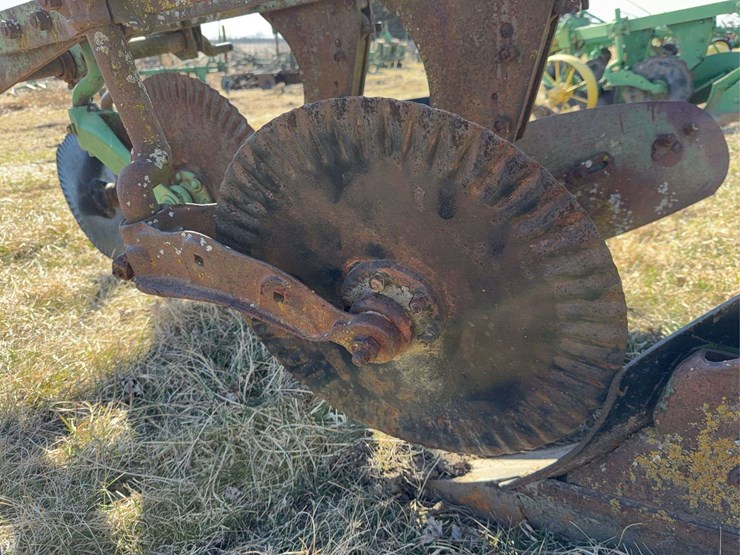 john-deere-three-point-three-bottom-plow-image-20