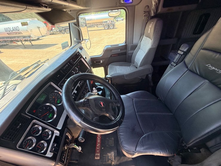2010-kenworth-t800-image-108