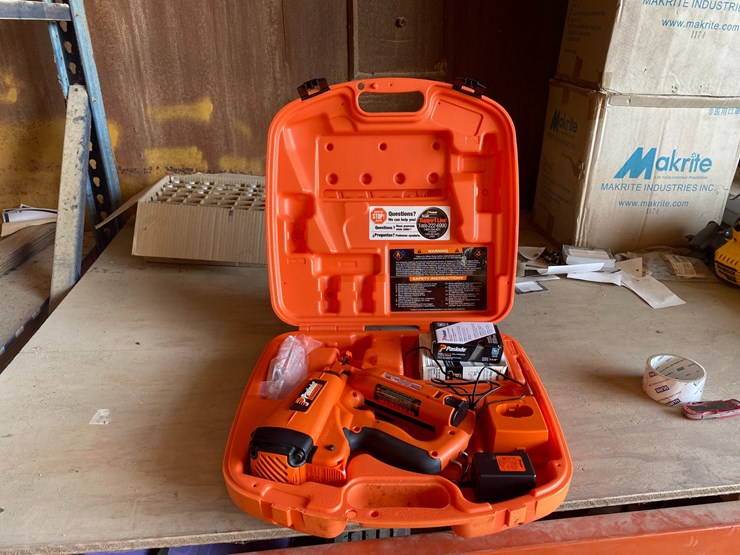 #3404-•-paslode-cordless-nail-gun-with-charger-image-4