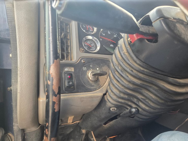 2011-kenworth-t700-image-73
