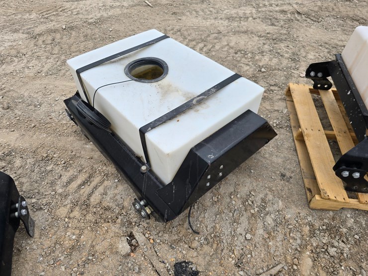 #23963-•-sprayer-tank-skid-steer-roof-mount-image-6