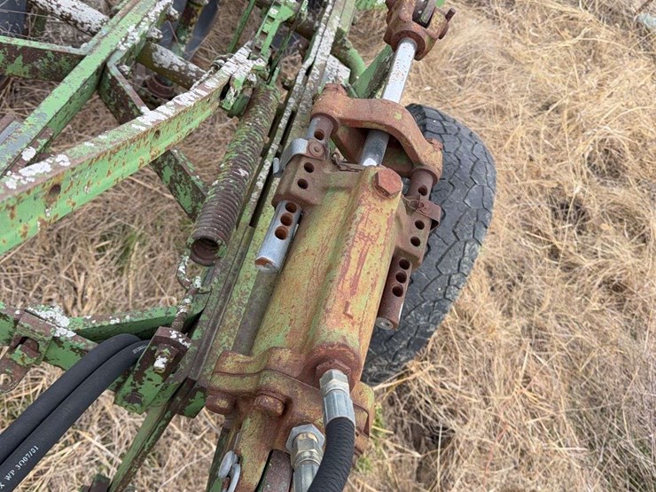 john-deere-pull-type-four-bottom-plow-image-11