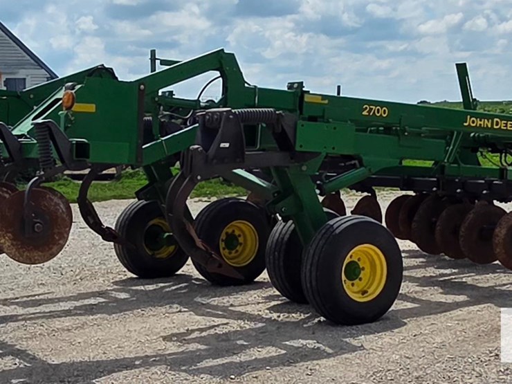2010-john-deere-2700-image-5