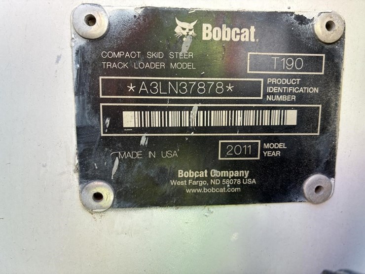 2011-bobcat-t190-image-24