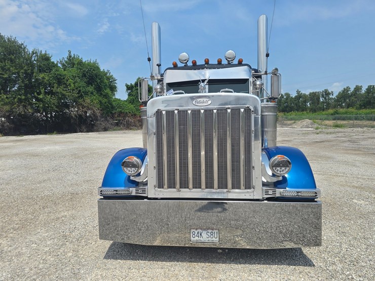 2000-peterbilt-379-image-47