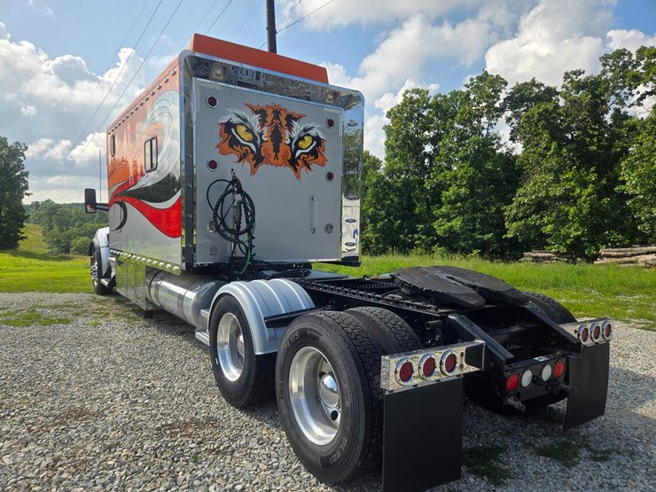 2019-kenworth-t880-image-12