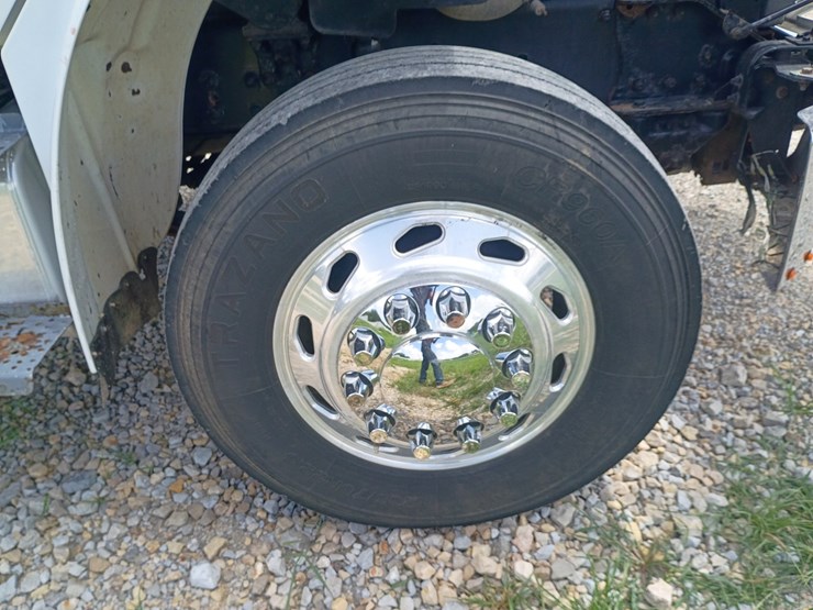 2008-freightliner-m2-106-image-84