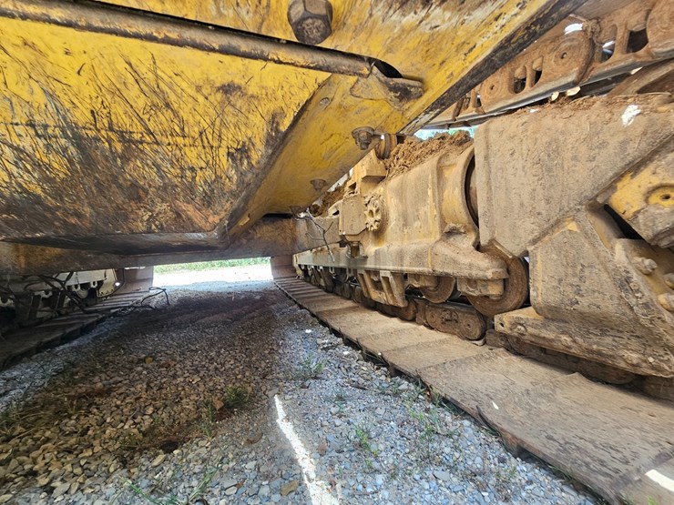 2019-caterpillar-d6-image-96