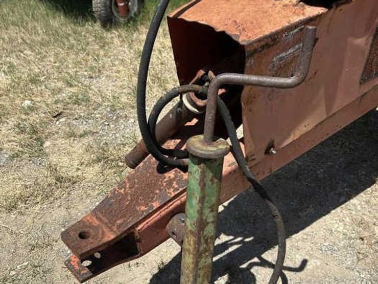 hesston-5500-image-9
