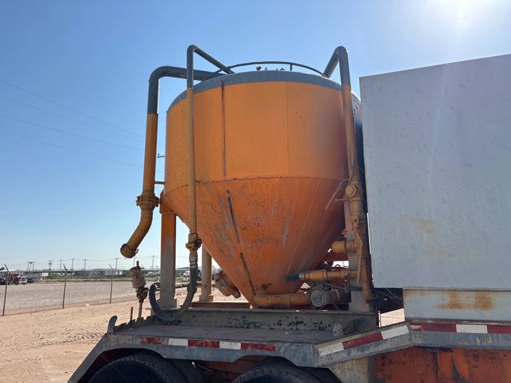 national-oilwell-p17-t/a-cement-pump-trailer-image-10