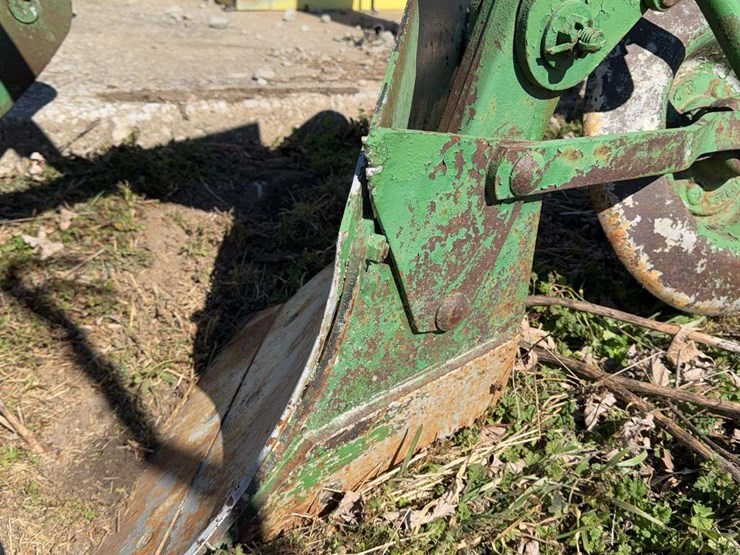 john-deere-three-point-two-bottom-plow-image-15