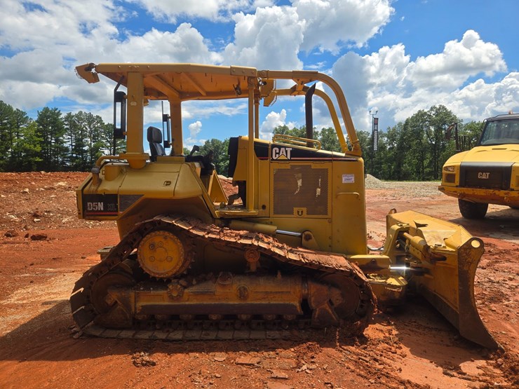 2005-caterpillar-d5n-xl-image-10