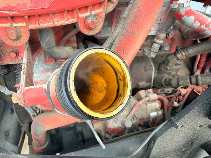 2013-peterbilt-388-image-35