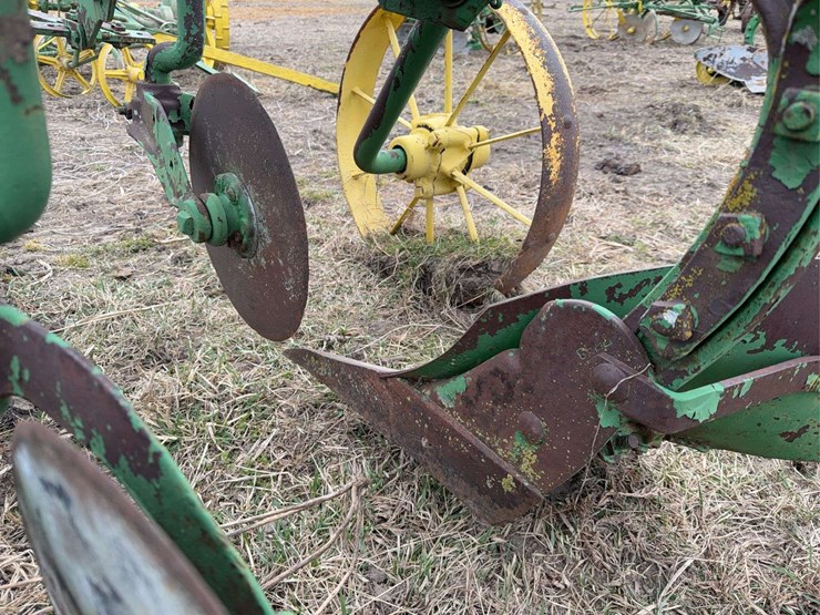 john-deere-pull-type-two-bottom-plow-image-20