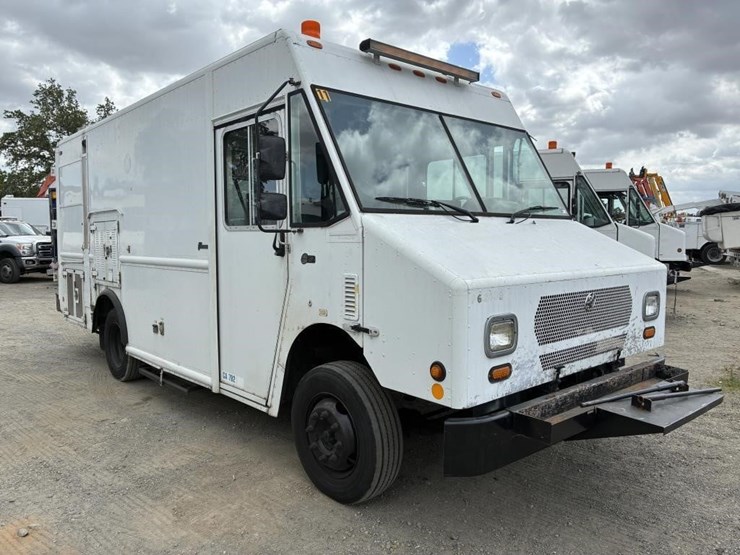 2008-workhorse-w62-image-2
