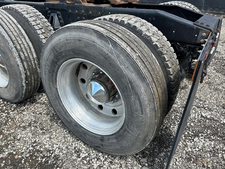 1984-peterbilt-359-image-18