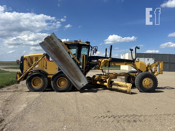 2011-caterpillar-140m2-awd-image-4