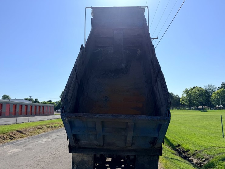 1993-mack-dm690s-image-21