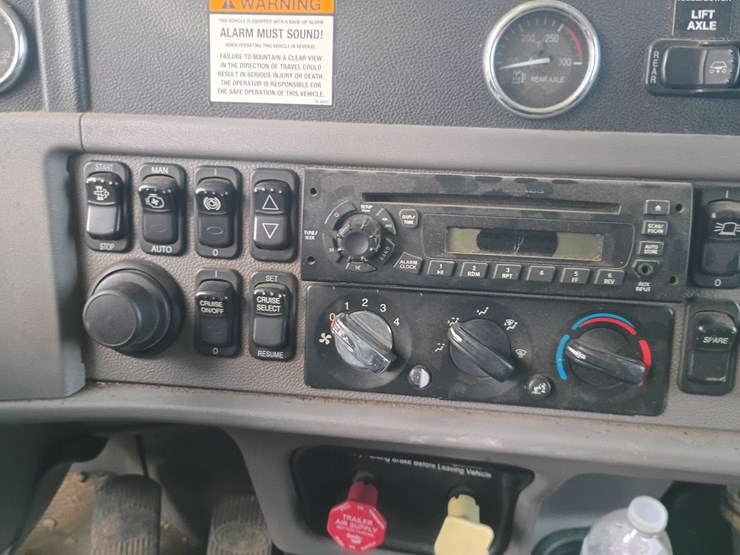 2014-peterbilt-367-image-56