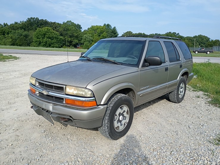 2003-chevrolet-blazer-image-1