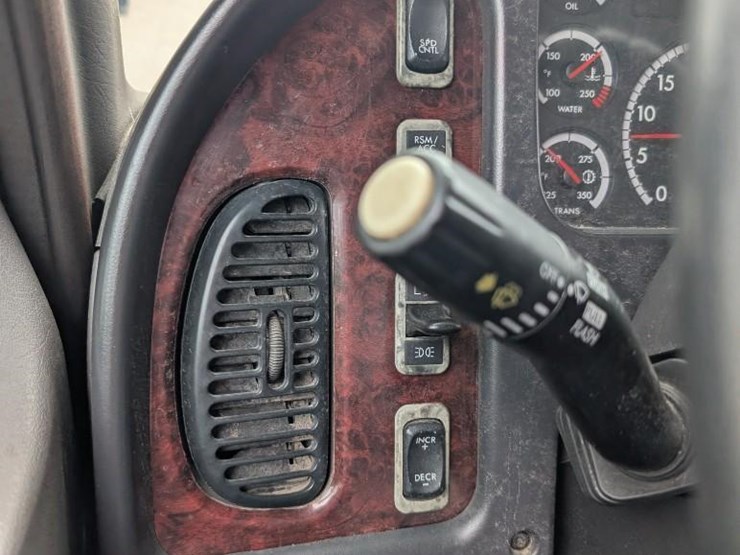 2012-freightliner-m2-stakebed-truck-image-25