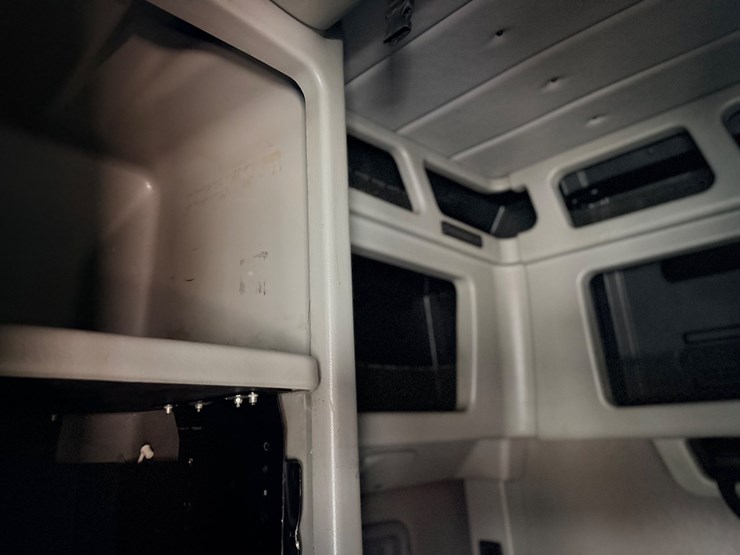2013-peterbilt-388-image-64