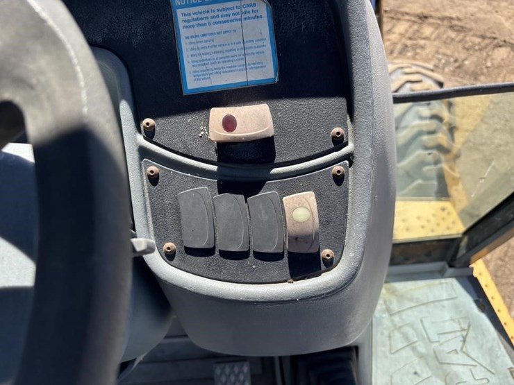 caterpillar-420d-image-38