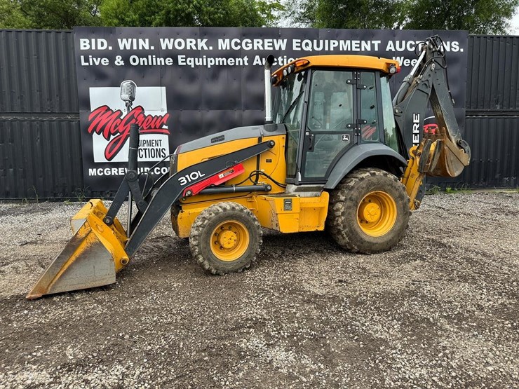 2018-deere-310l-image-1