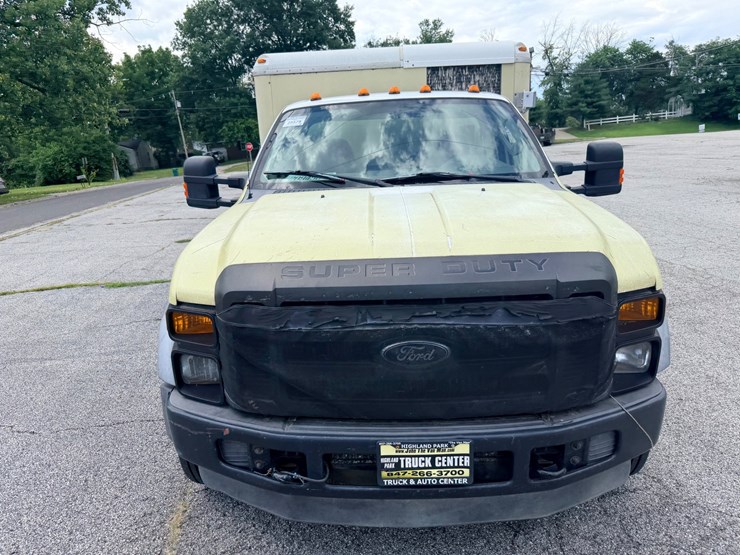 2010-ford-f550-image-25