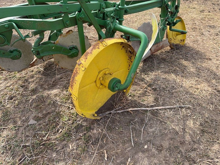 john-deere-pull-type-three-bottom-plow-image-11