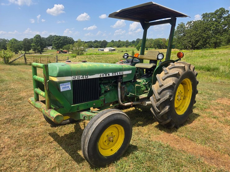 john-deere-2240-image-2