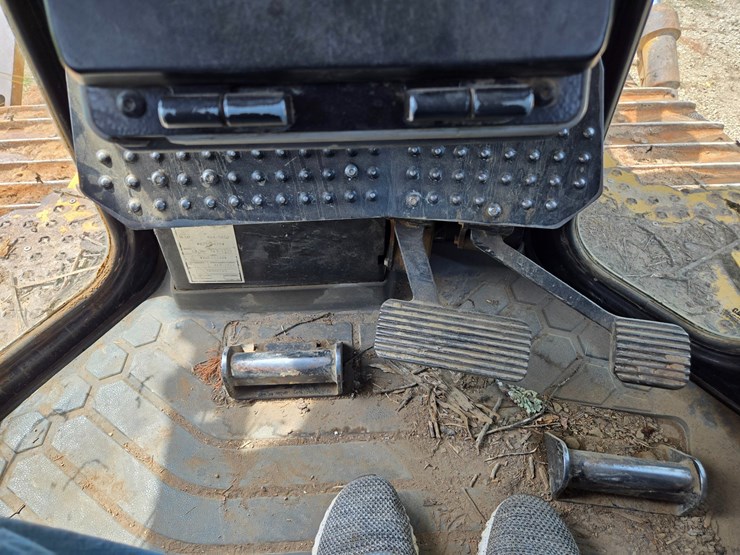 2019-caterpillar-d6-image-50