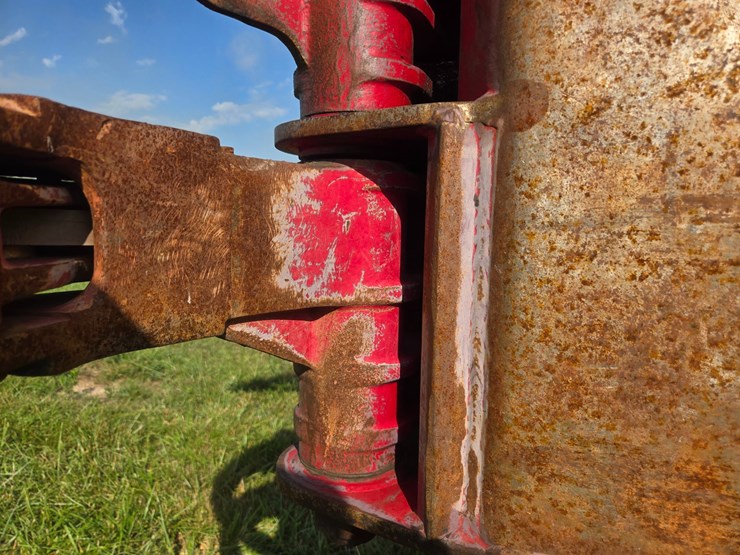 2015-caterpillar-521b-image-90