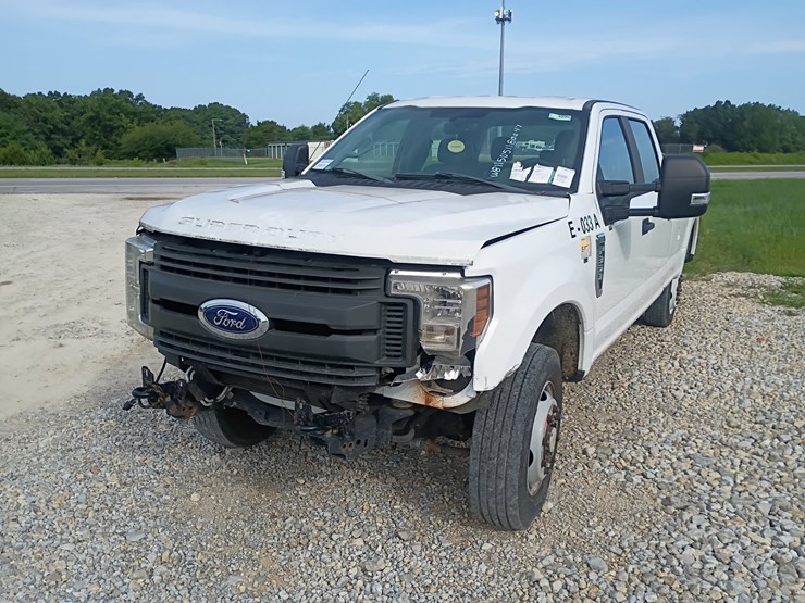 2018-ford-f350-image-16