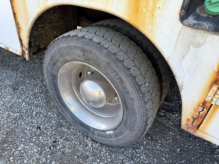 2003-gmc-topkick-image-21