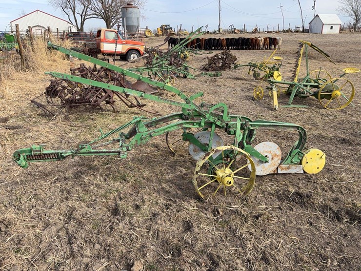 john-deere-pull-type-two-bottom-plow-image-2